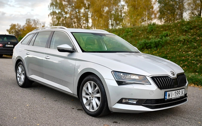 Skoda Superb cena 59900 przebieg: 240800, rok produkcji 2019 z Płock małe 781